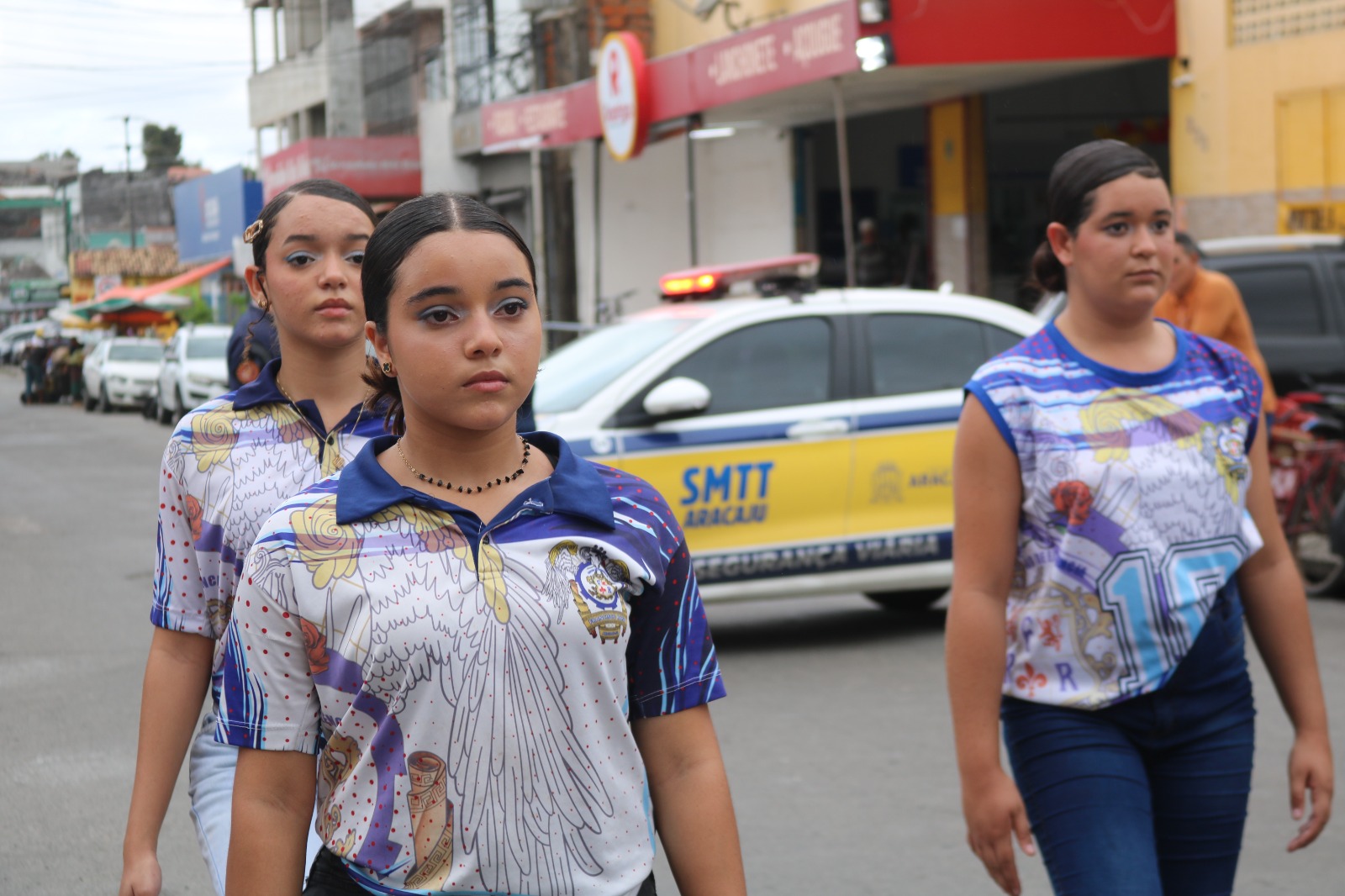 SMTT reforça segurança viária durante ensaios para o 7 de Setembro nos bairros Augusto Franco, Siqueira Campos e 18 do Forte - SMTT Aracaju